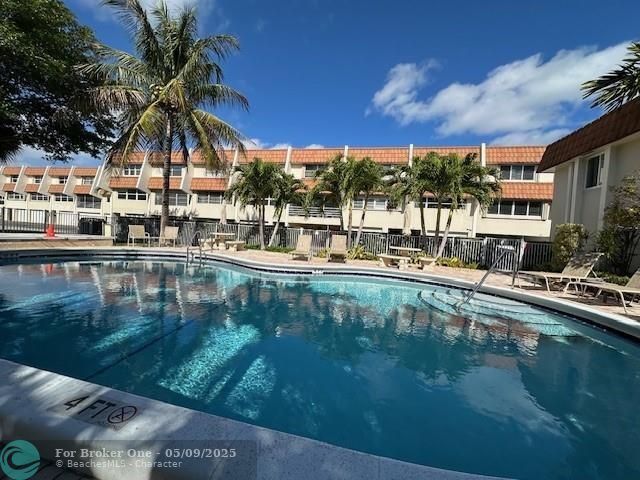 En Venta: $689,000 (2 camas, 2 baños, 2168 Pies cuadrados)