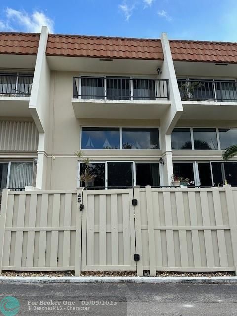 En Venta: $689,000 (2 camas, 2 baños, 2168 Pies cuadrados)