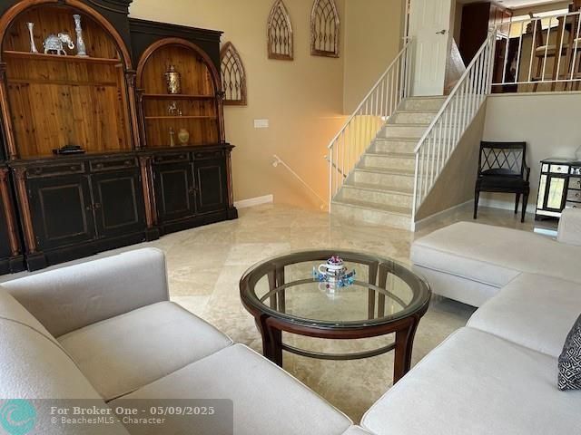 En Venta: $689,000 (2 camas, 2 baños, 2168 Pies cuadrados)