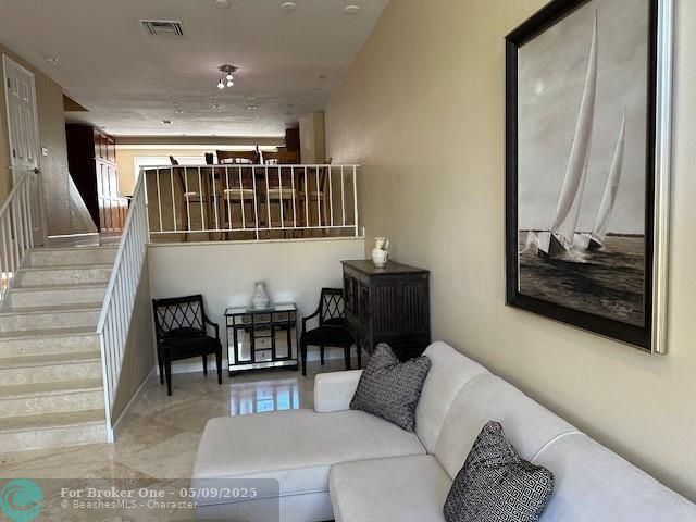 En Venta: $689,000 (2 camas, 2 baños, 2168 Pies cuadrados)