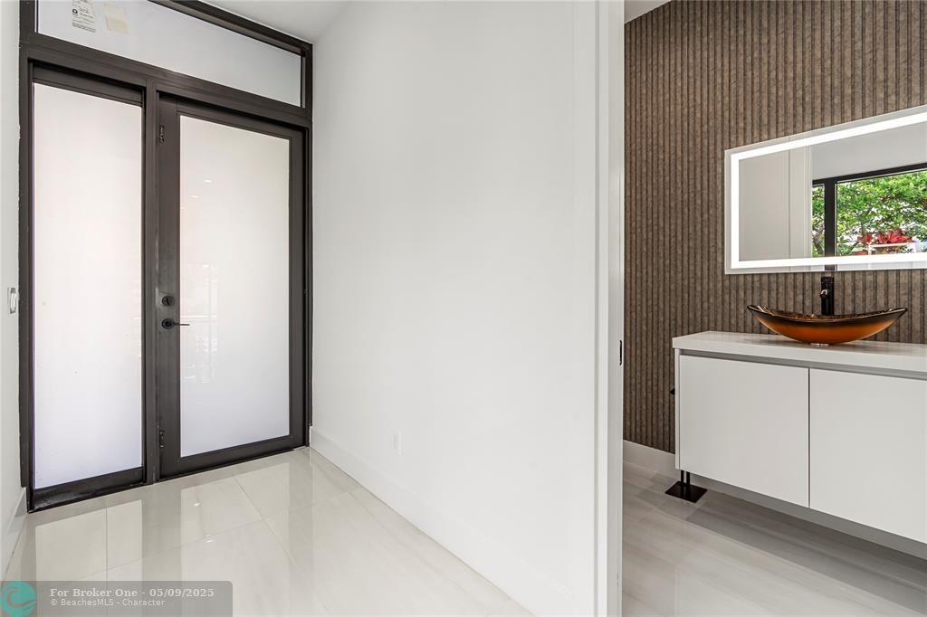 Activo con contrato: $1,269,000 (3 camas, 3 baños, 2320 Pies cuadrados)