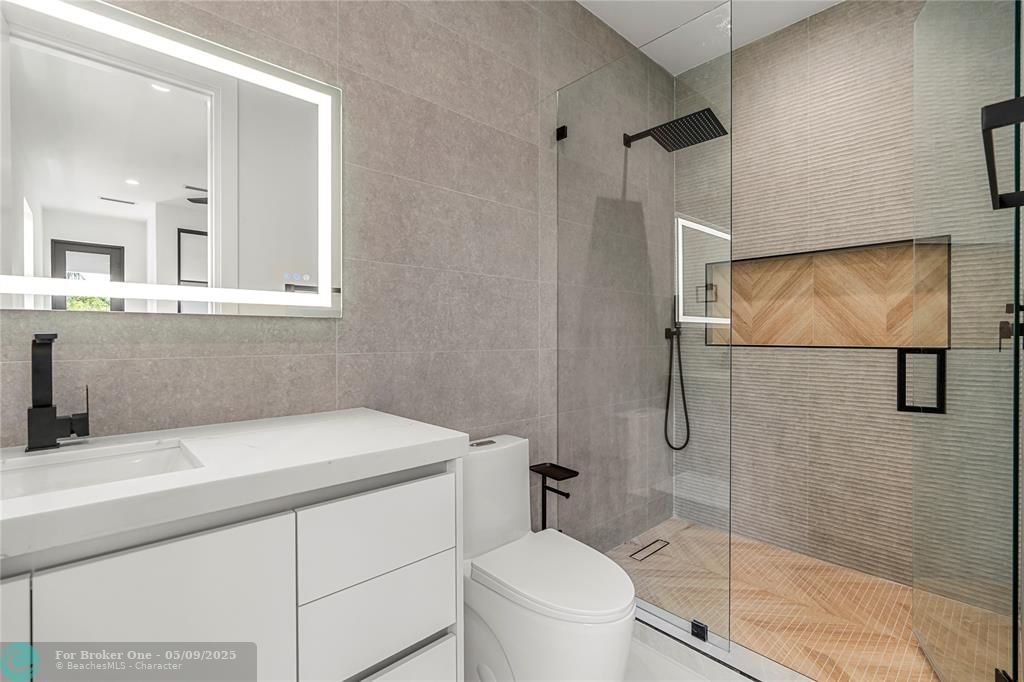 Activo con contrato: $1,269,000 (3 camas, 3 baños, 2320 Pies cuadrados)