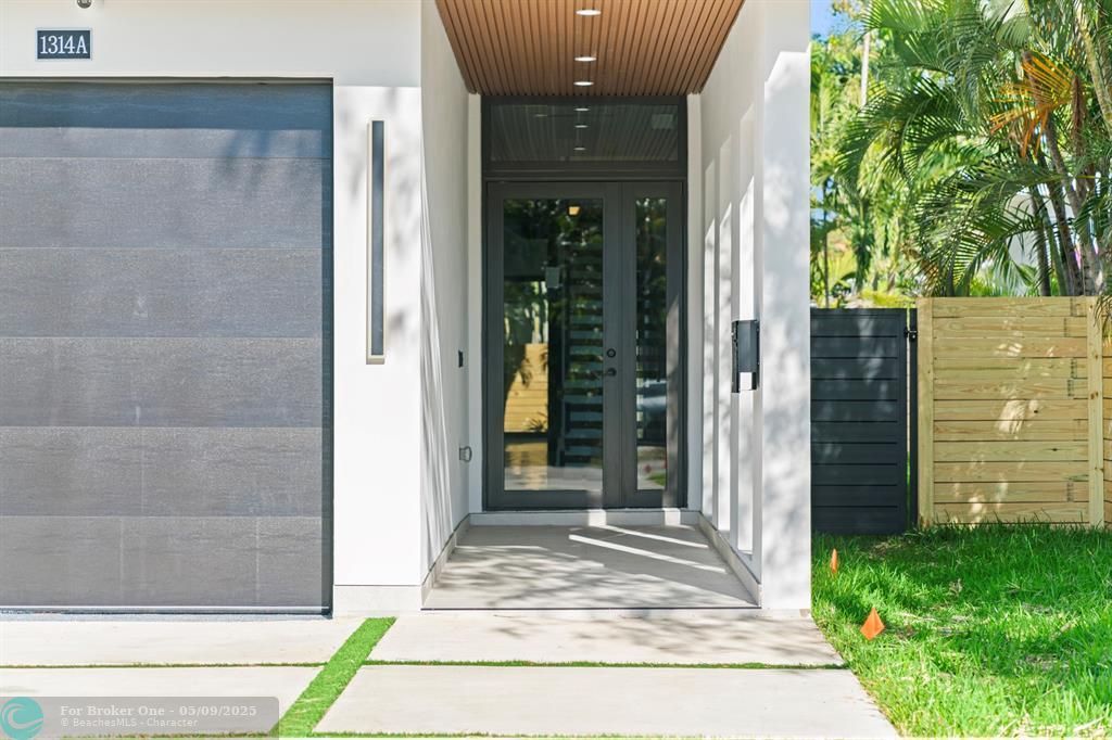 En Venta: $1,359,000 (4 camas, 3 baños, 2400 Pies cuadrados)