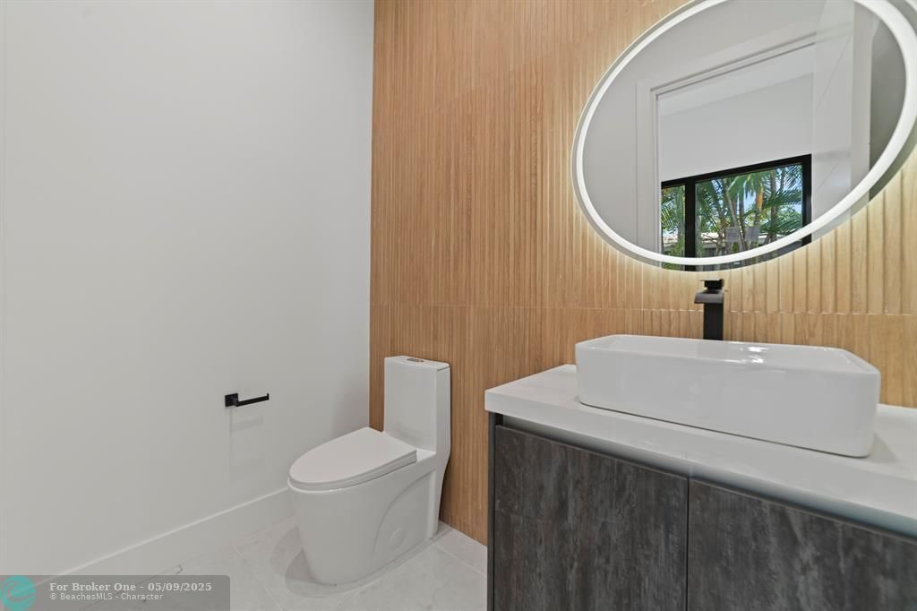 En Venta: $1,359,000 (4 camas, 3 baños, 2400 Pies cuadrados)