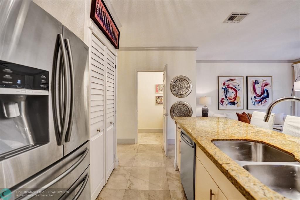 En Venta: $619,000 (2 camas, 2 baños, 1760 Pies cuadrados)