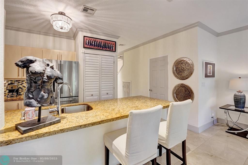 En Venta: $619,000 (2 camas, 2 baños, 1760 Pies cuadrados)