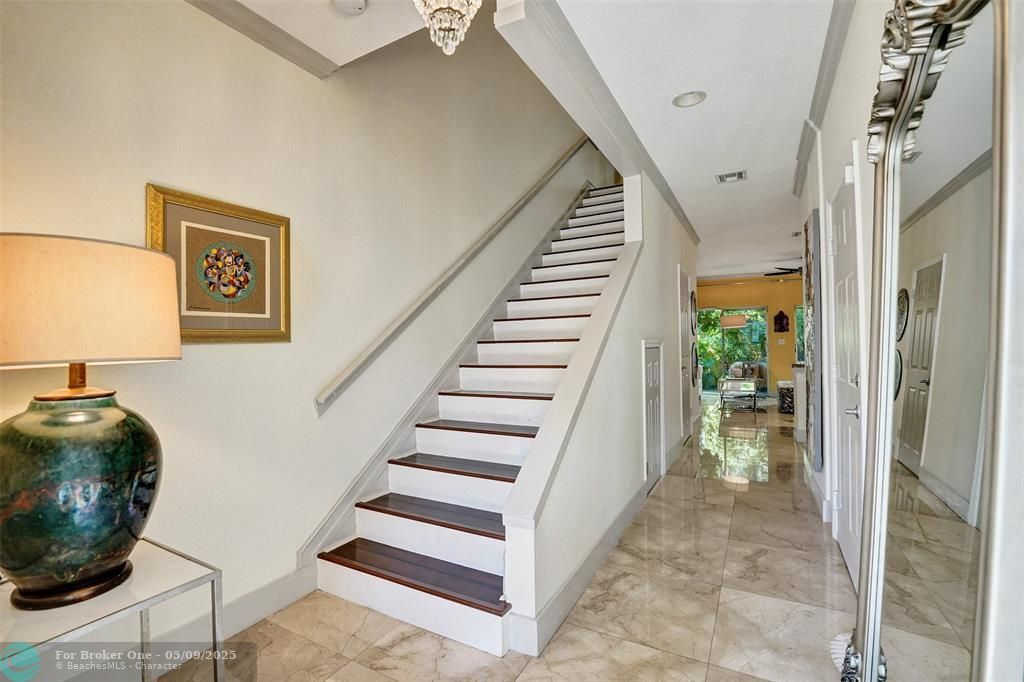 En Venta: $619,000 (2 camas, 2 baños, 1760 Pies cuadrados)