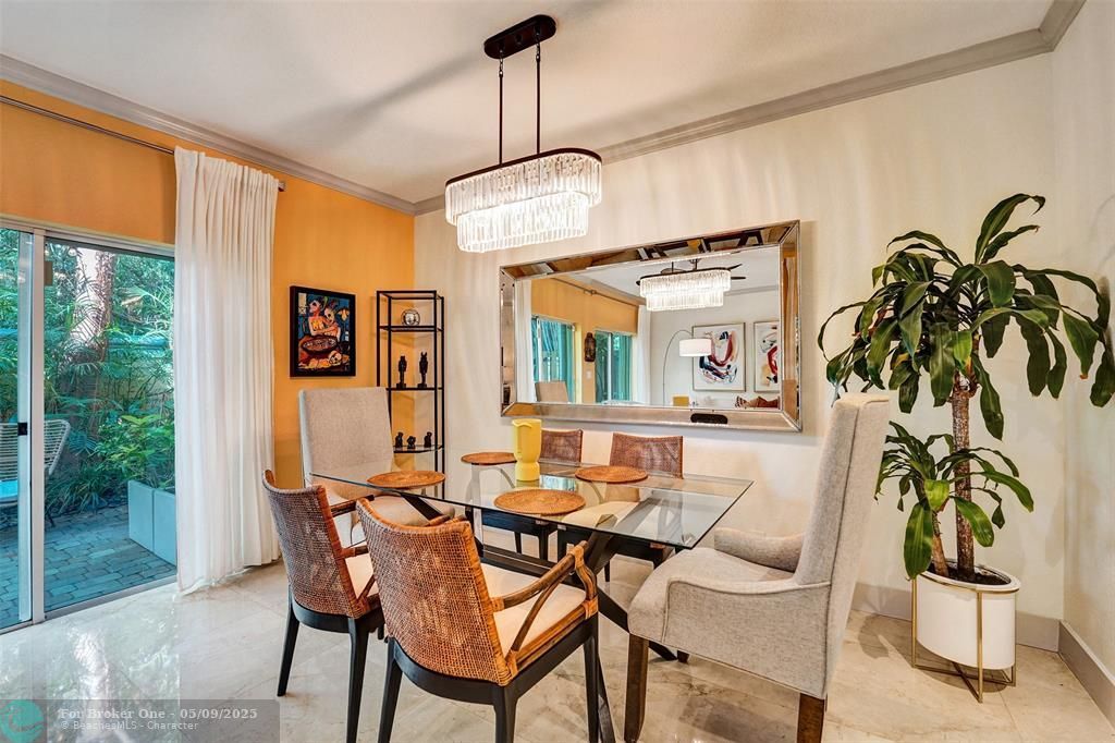 En Venta: $619,000 (2 camas, 2 baños, 1760 Pies cuadrados)