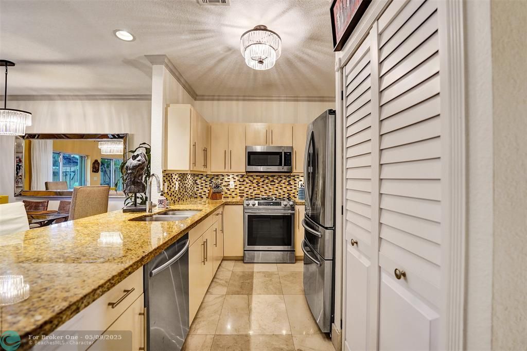 En Venta: $619,000 (2 camas, 2 baños, 1760 Pies cuadrados)