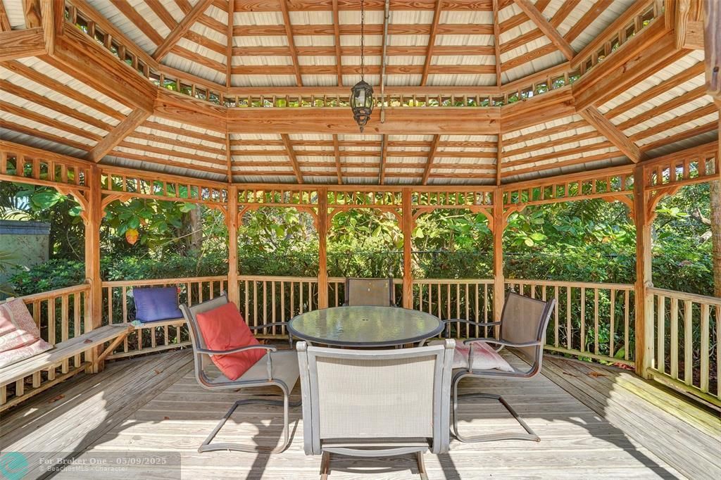 En Venta: $619,000 (2 camas, 2 baños, 1760 Pies cuadrados)