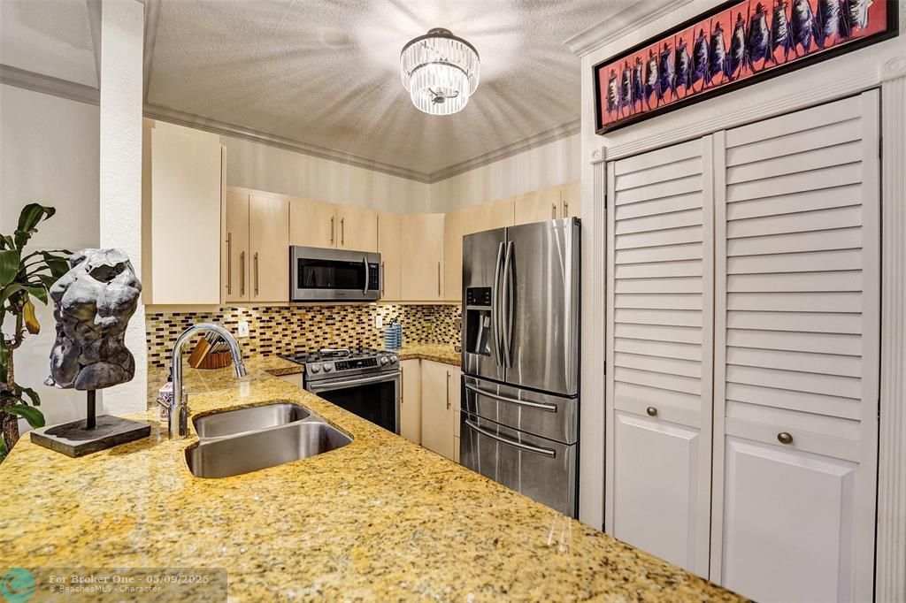 En Venta: $619,000 (2 camas, 2 baños, 1760 Pies cuadrados)