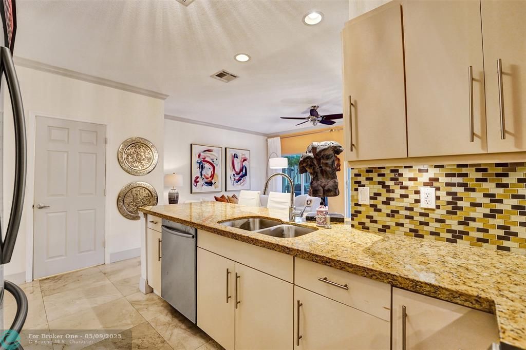 En Venta: $619,000 (2 camas, 2 baños, 1760 Pies cuadrados)