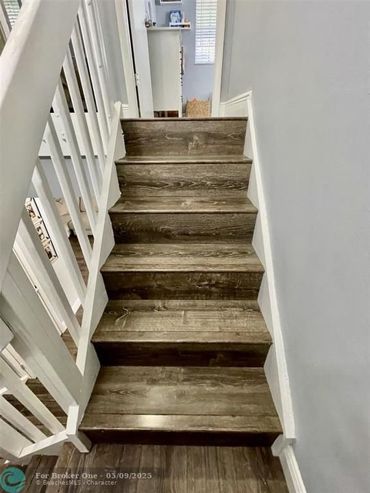 For Sale: $421,000 (3 beds, 2 baths, 1302 Square Feet)