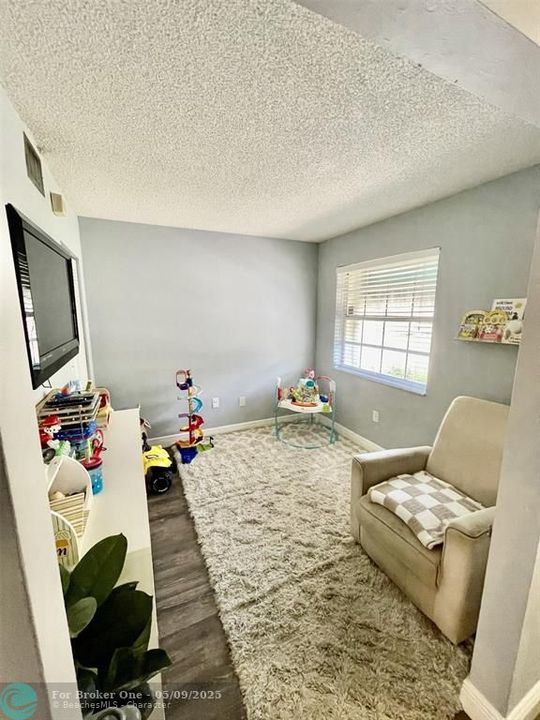 For Sale: $421,000 (3 beds, 2 baths, 1302 Square Feet)