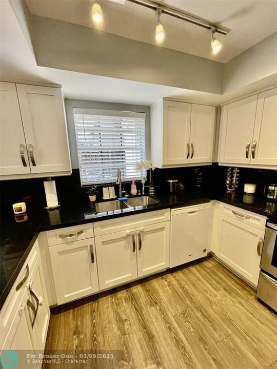 For Sale: $421,000 (3 beds, 2 baths, 1302 Square Feet)