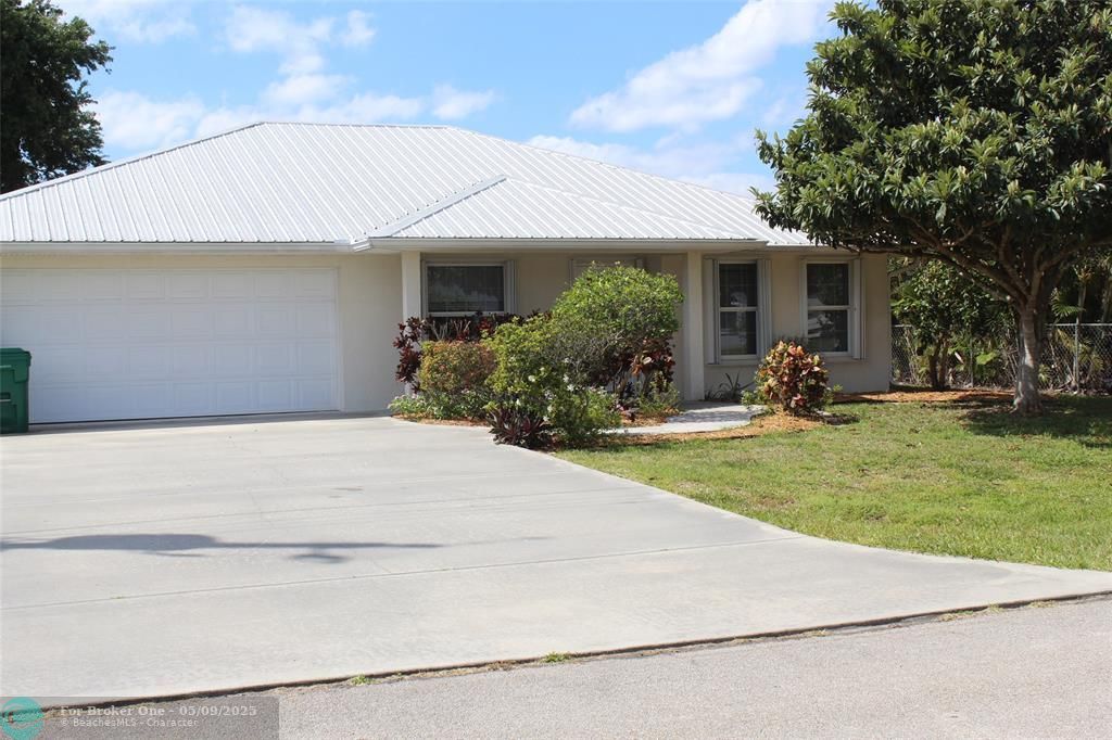 For Sale: $398,000 (3 beds, 2 baths, 1467 Square Feet)