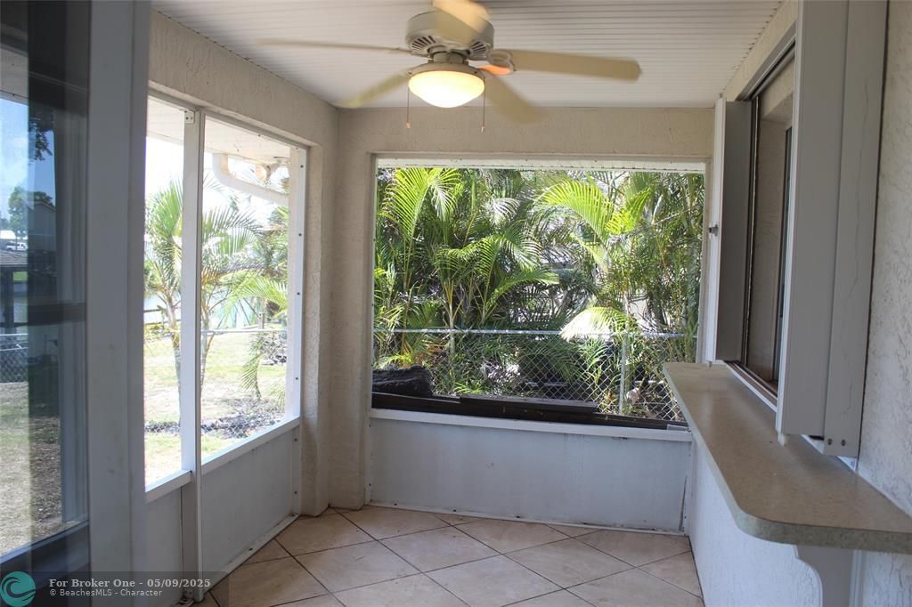 For Sale: $398,000 (3 beds, 2 baths, 1467 Square Feet)