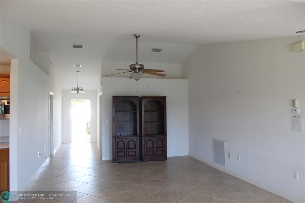 For Sale: $398,000 (3 beds, 2 baths, 1467 Square Feet)