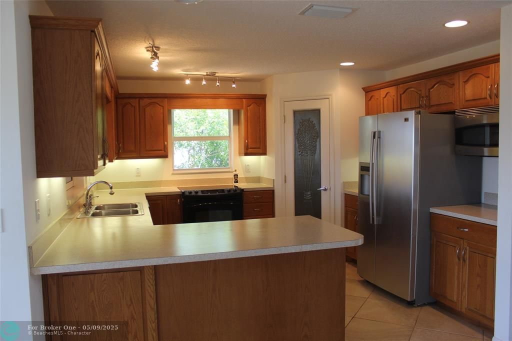 For Sale: $398,000 (3 beds, 2 baths, 1467 Square Feet)