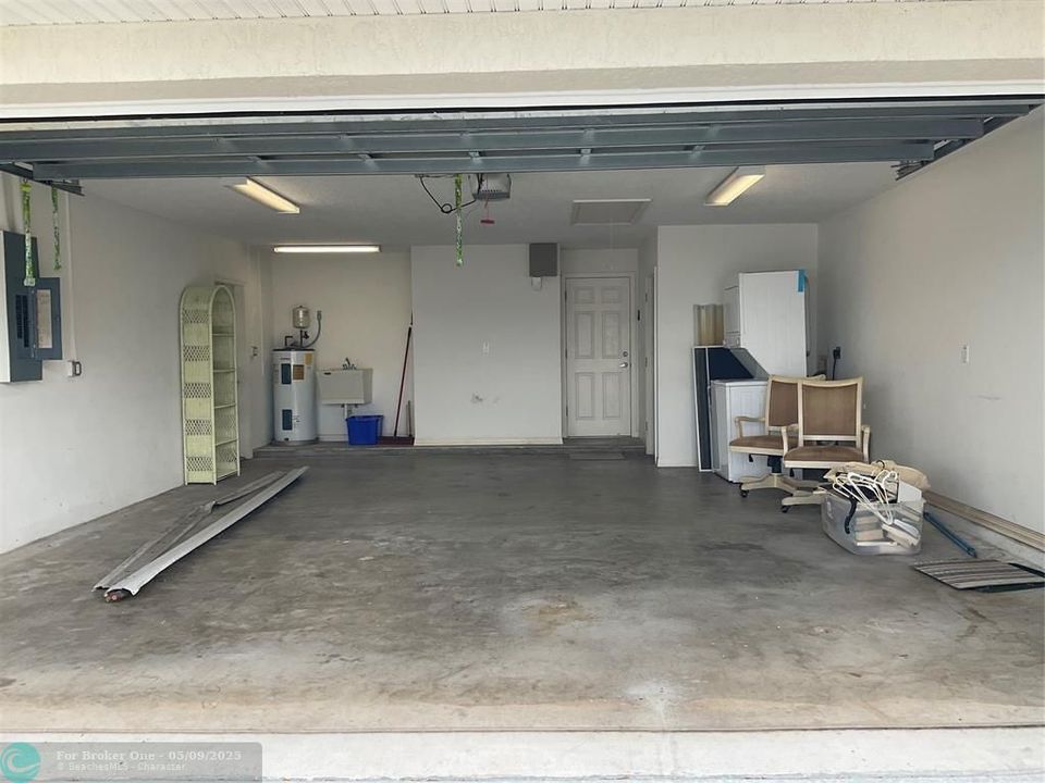 For Sale: $398,000 (3 beds, 2 baths, 1467 Square Feet)