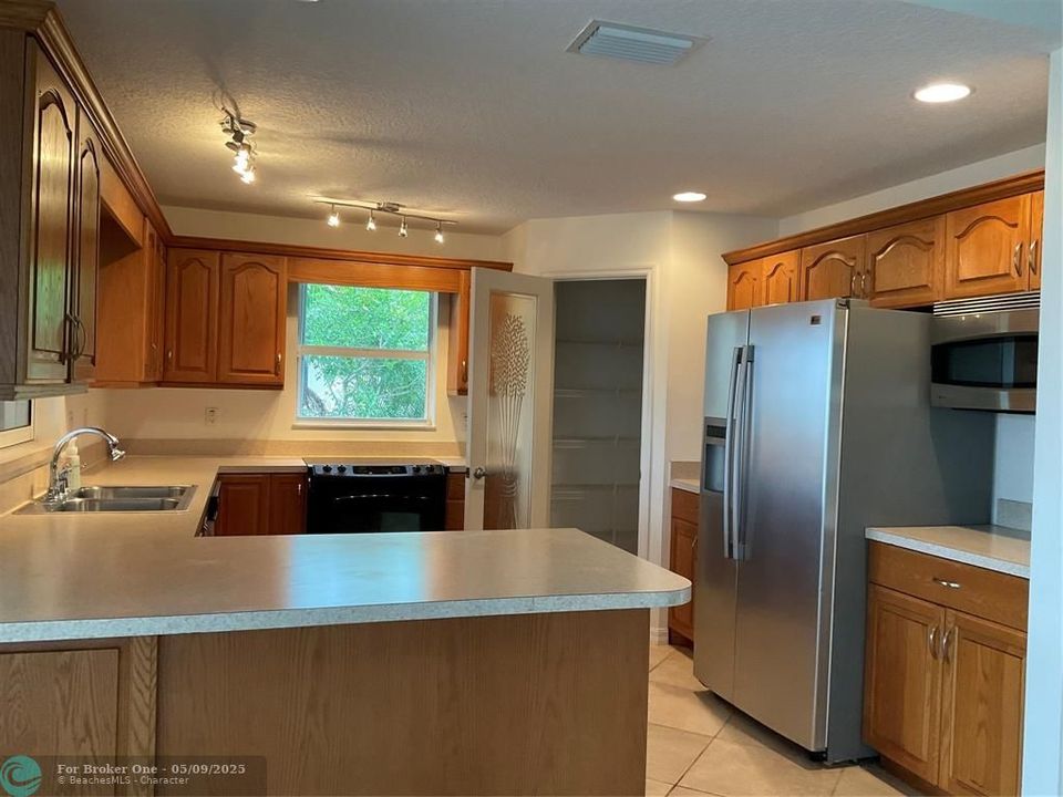 For Sale: $398,000 (3 beds, 2 baths, 1467 Square Feet)