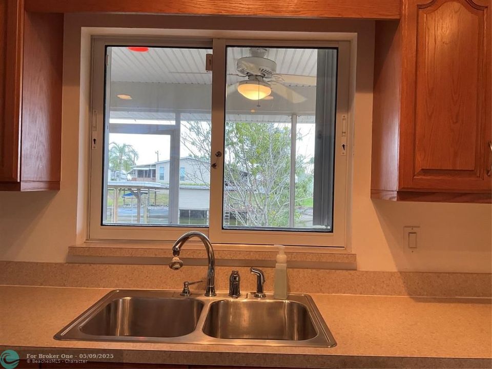 For Sale: $398,000 (3 beds, 2 baths, 1467 Square Feet)