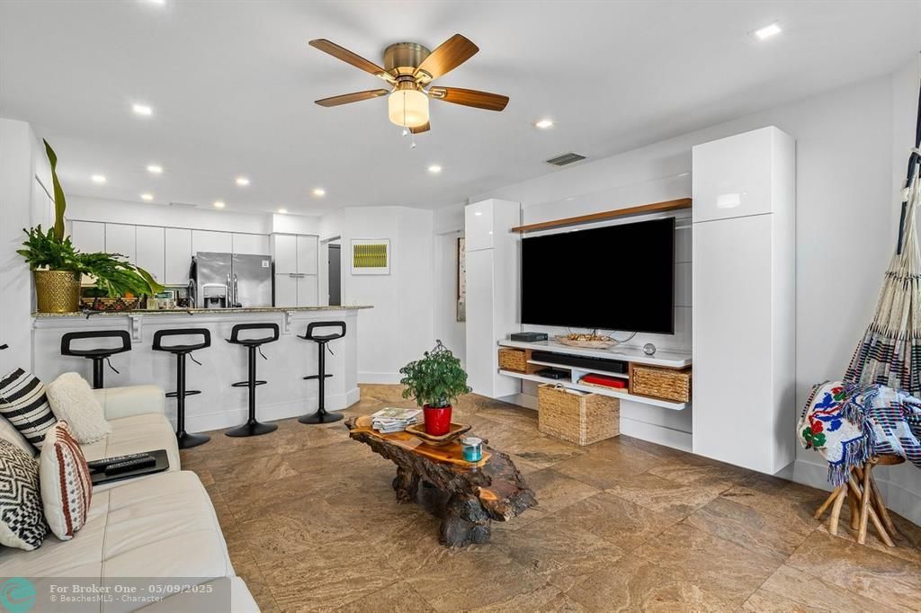 For Rent: $10,000 (3 beds, 3 baths, 1835 Square Feet)