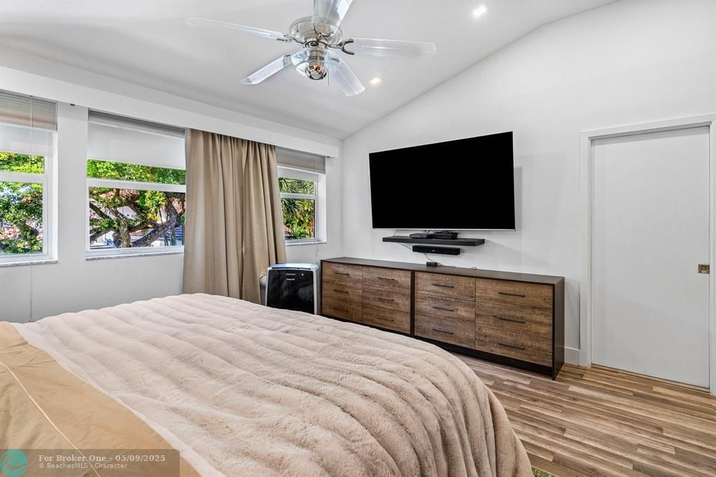 For Rent: $10,000 (3 beds, 3 baths, 1835 Square Feet)