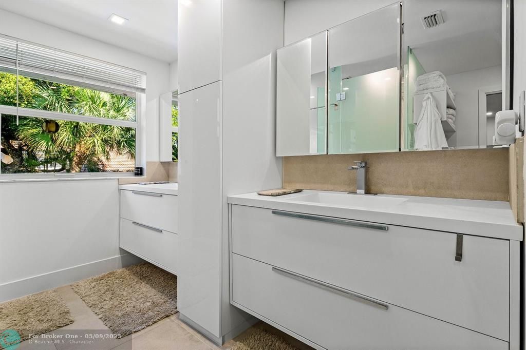 For Rent: $10,000 (3 beds, 3 baths, 1835 Square Feet)