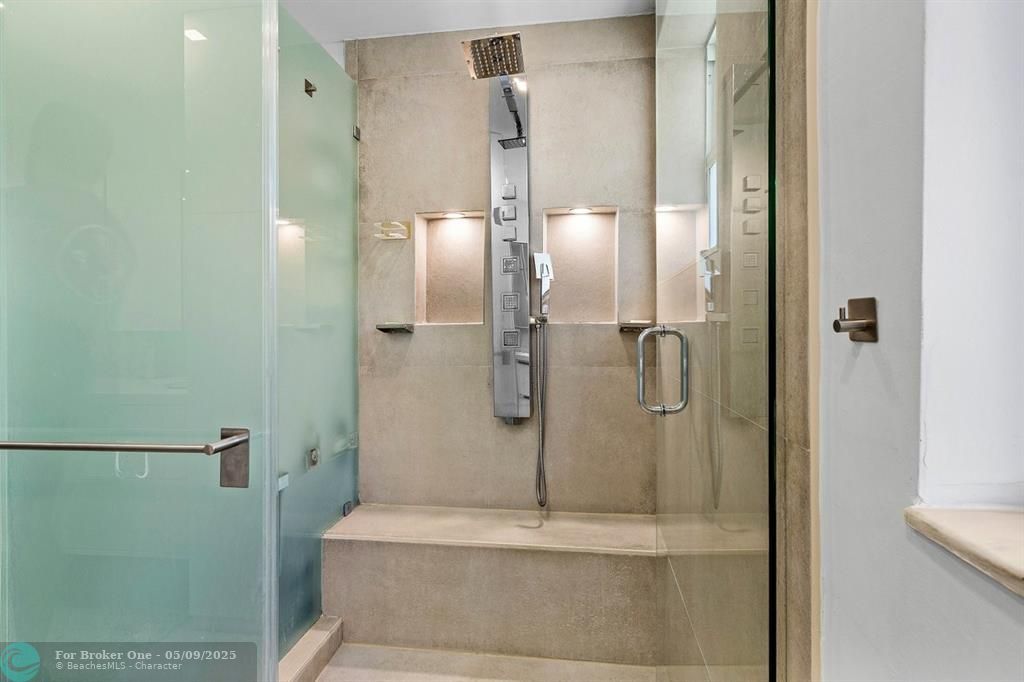 For Rent: $10,000 (3 beds, 3 baths, 1835 Square Feet)