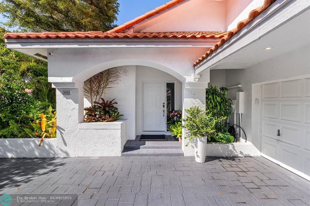 For Rent: $10,000 (3 beds, 3 baths, 1835 Square Feet)
