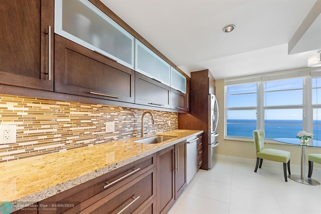 For Rent: $3,800 (2 beds, 2 baths, 1650 Square Feet)