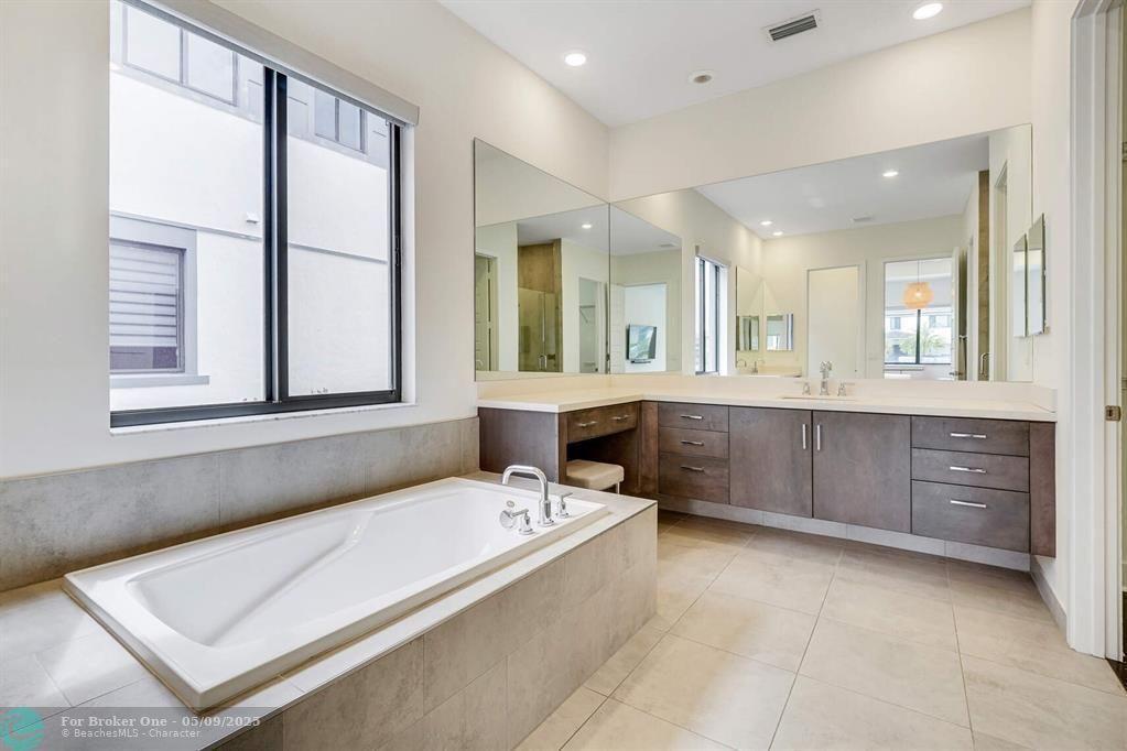 For Rent: $9,500 (6 beds, 7 baths, 4622 Square Feet)