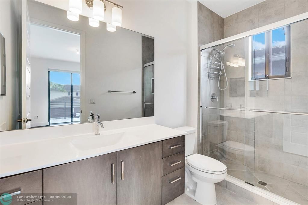For Rent: $9,500 (6 beds, 7 baths, 4622 Square Feet)