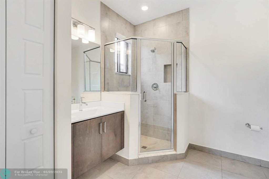 For Rent: $9,500 (6 beds, 7 baths, 4622 Square Feet)