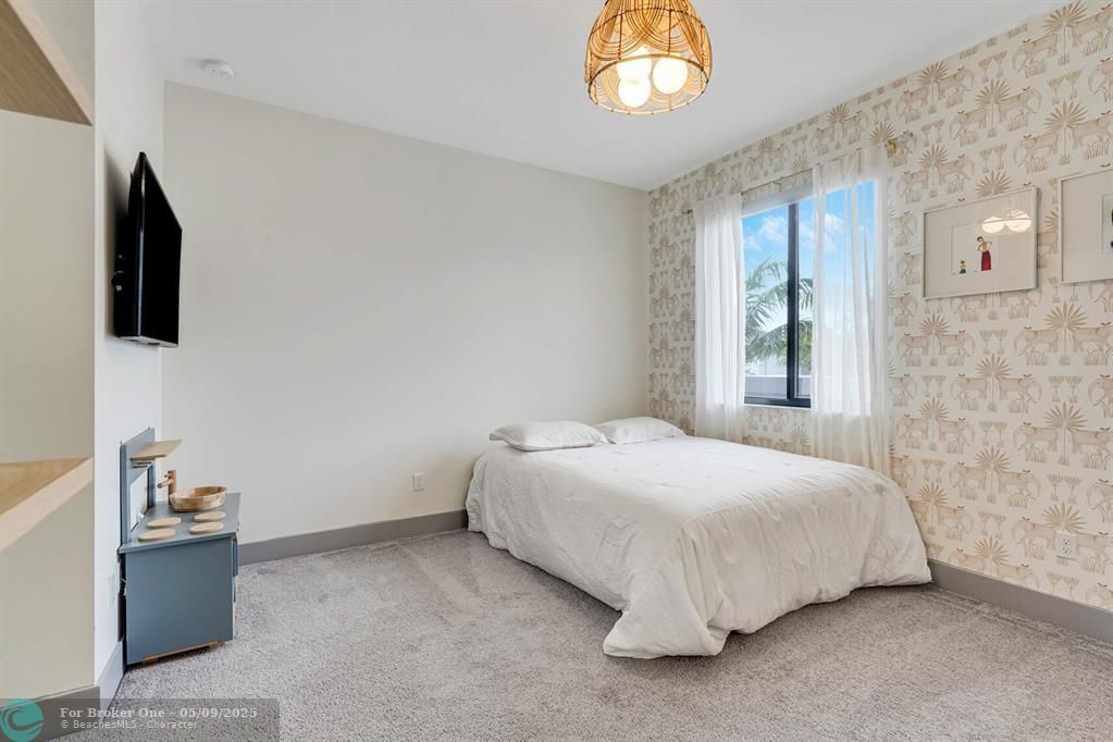 For Rent: $9,500 (6 beds, 7 baths, 4622 Square Feet)