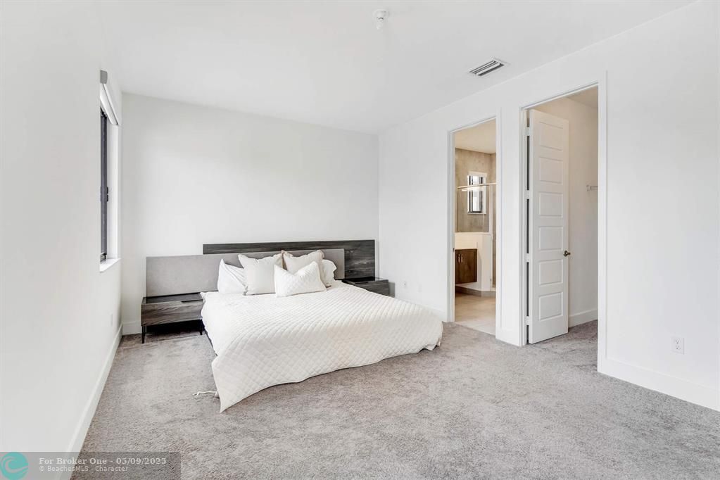 For Rent: $9,500 (6 beds, 7 baths, 4622 Square Feet)