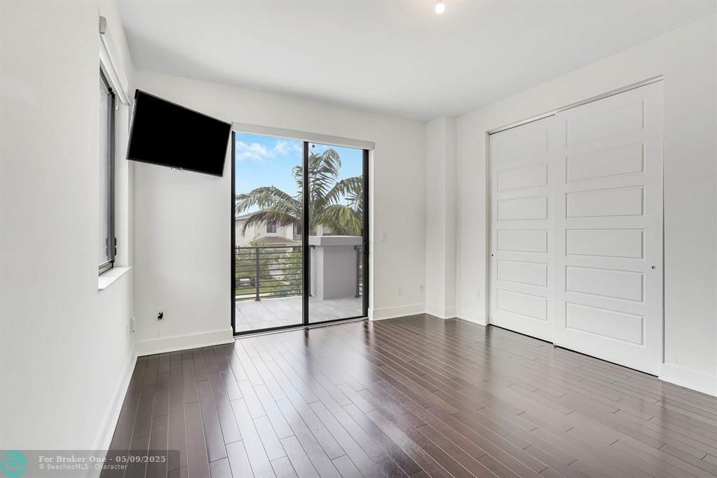 For Rent: $9,500 (6 beds, 7 baths, 4622 Square Feet)