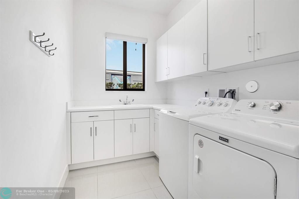 For Rent: $9,500 (6 beds, 7 baths, 4622 Square Feet)