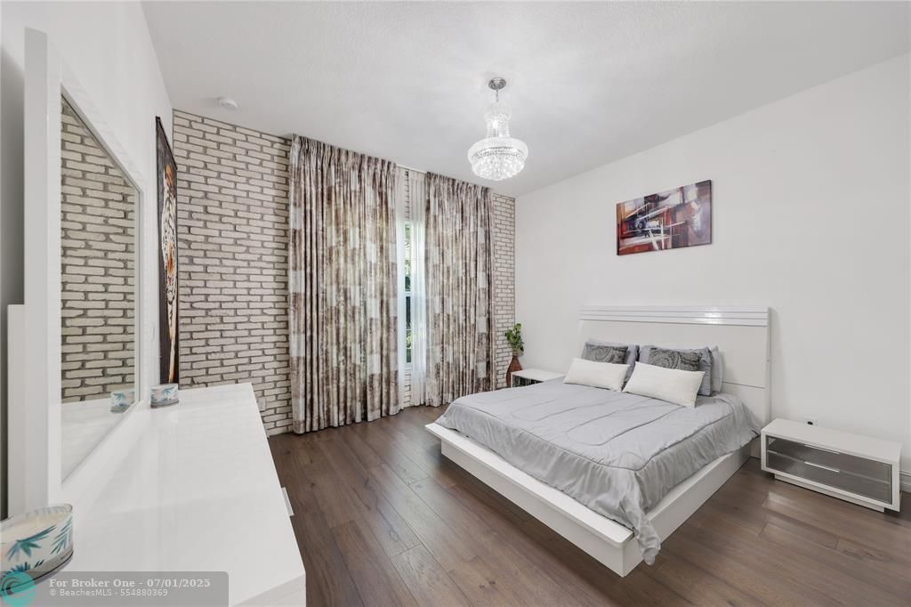 For Sale: $2,695,000 (4 beds, 4 baths, 5221 Square Feet)