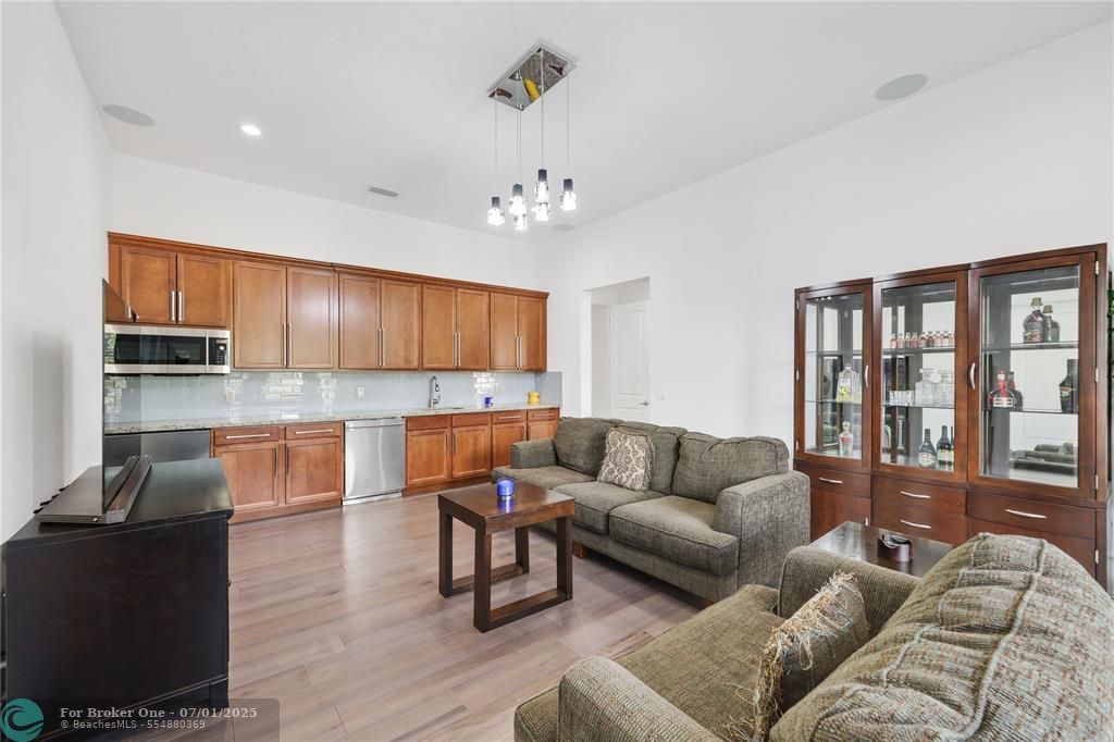 For Sale: $2,695,000 (4 beds, 4 baths, 5221 Square Feet)