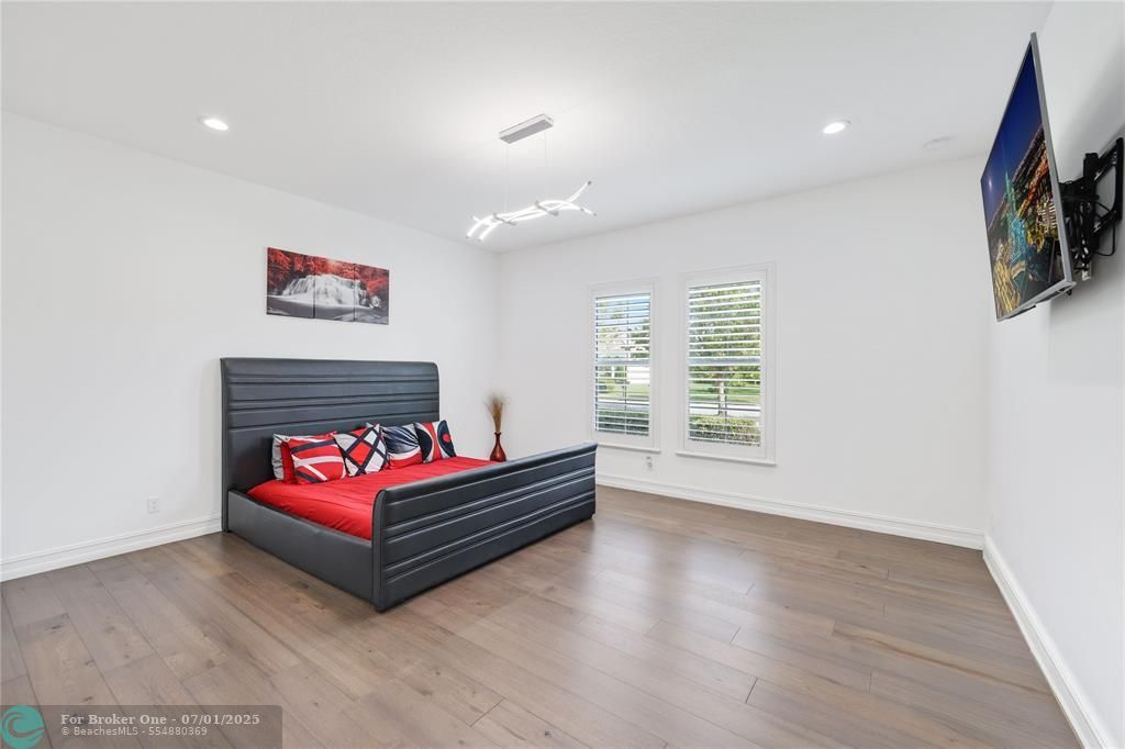 For Sale: $2,695,000 (4 beds, 4 baths, 5221 Square Feet)