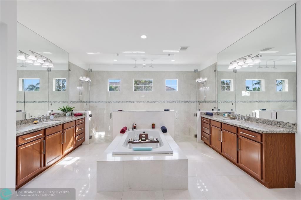 For Sale: $2,695,000 (4 beds, 4 baths, 5221 Square Feet)