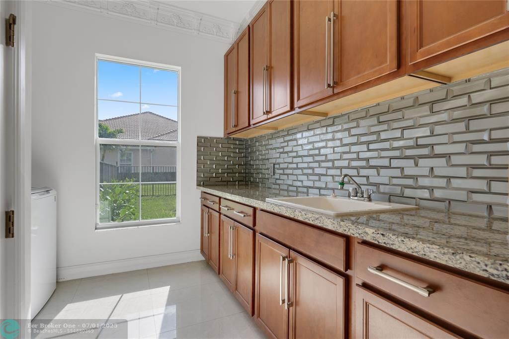 For Sale: $2,695,000 (4 beds, 4 baths, 5221 Square Feet)