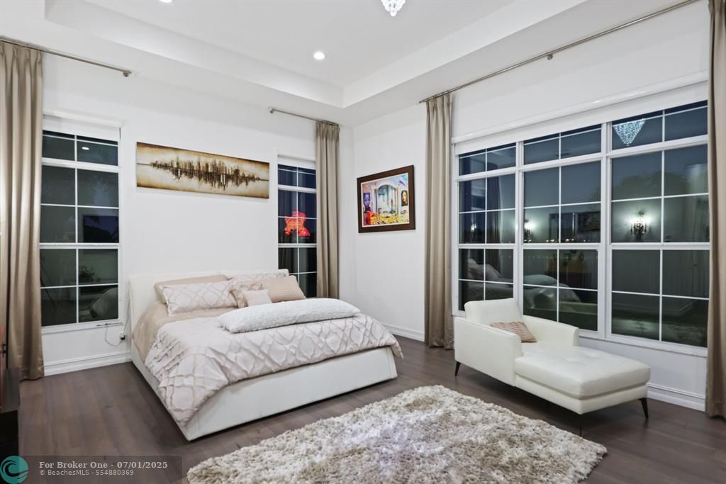 For Sale: $2,695,000 (4 beds, 4 baths, 5221 Square Feet)