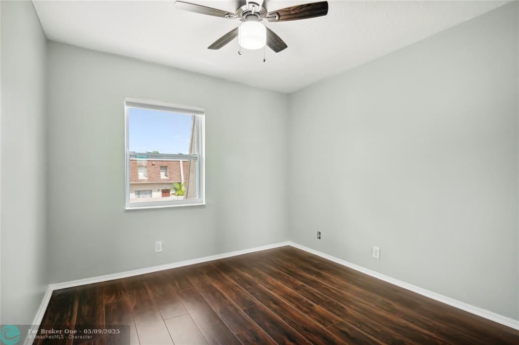 For Sale: $325,000 (4 beds, 2 baths, 1500 Square Feet)