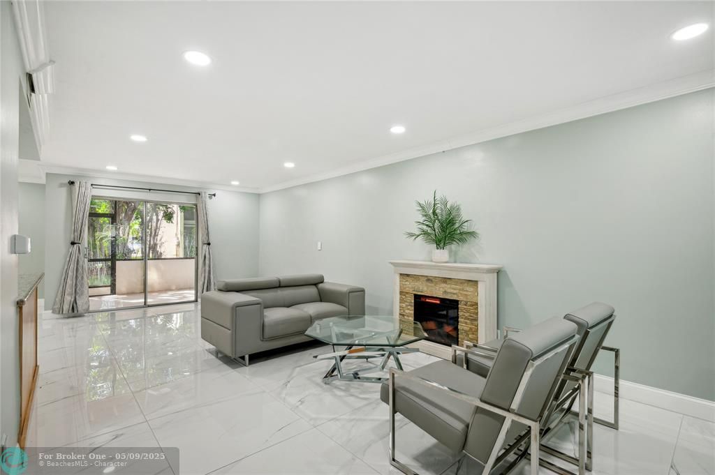 For Sale: $325,000 (4 beds, 2 baths, 1500 Square Feet)