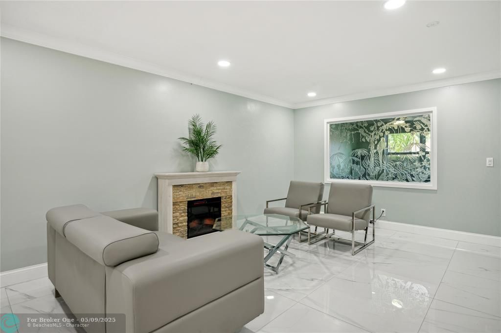 For Sale: $325,000 (4 beds, 2 baths, 1500 Square Feet)