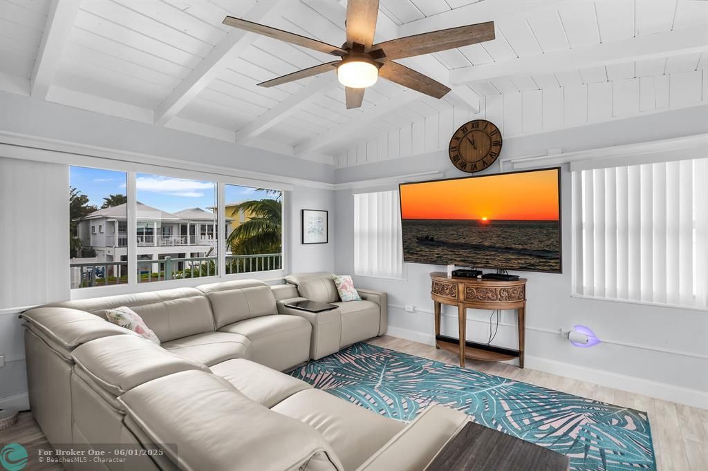For Sale: $894,000 (2 beds, 2 baths, 646 Square Feet)