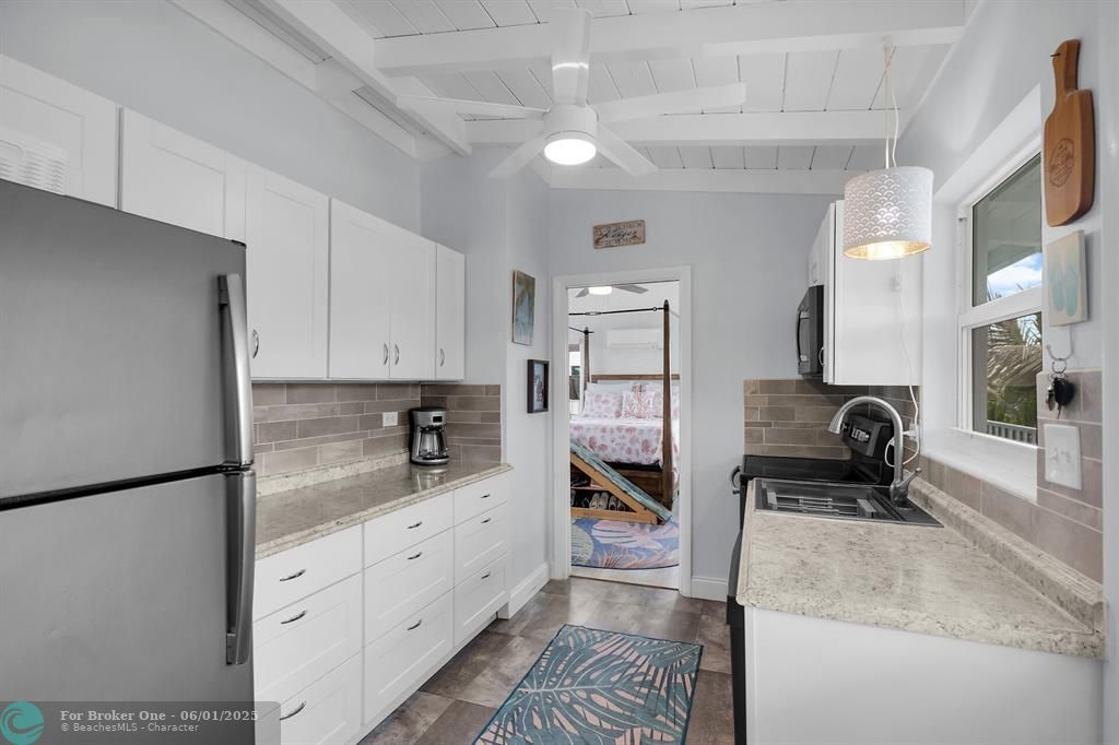 For Sale: $894,000 (2 beds, 2 baths, 646 Square Feet)